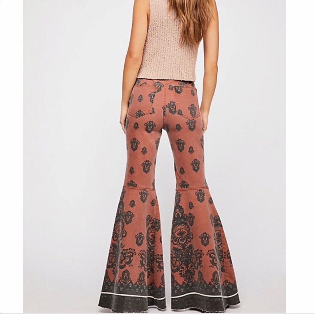 NWT FREE PEOPLE float on flares RARE - Picture 3 of 8